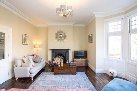 2 bedroom flat for sale, Plymouth Road, Penarth