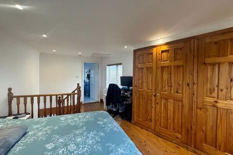 1 bedroom property to rent, Deans Lane, Edgware