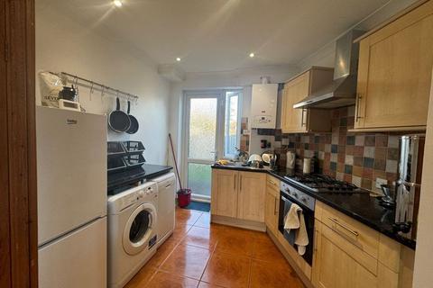 1 bedroom property to rent, Deans Lane, Edgware