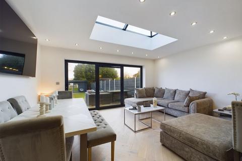 116 Birch Avenue, Chadderton, Oldham, OL1 2QU