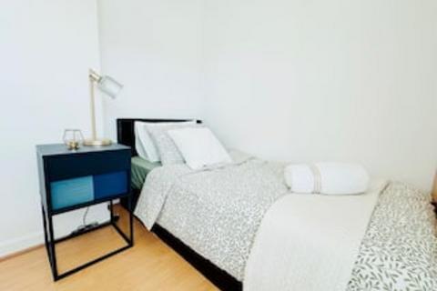 2 bedroom flat to rent, Concord Street, Leeds, LS2 7QS