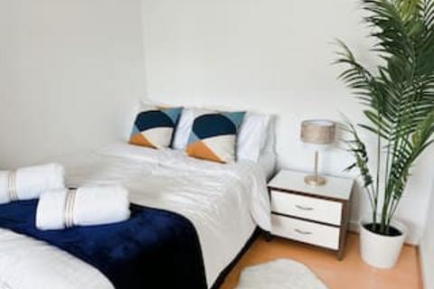 2 bedroom flat to rent, Concord Street, Leeds, LS2 7QS
