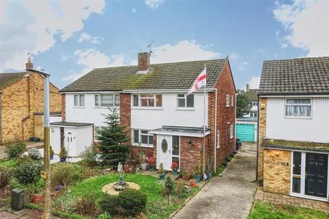 3 bedroom house for sale, Stafford Close, Cheshunt