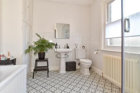19 Roebuck Road, Rochester, ME1 1UE