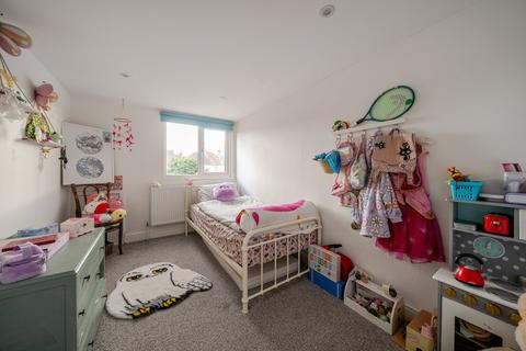 187 Ravenscroft Road, Beckenham, BR3 4TN