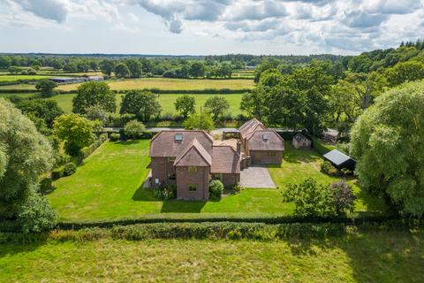 5 bedroom detached house to rent, Arters Lawn, Longdown, New Forest