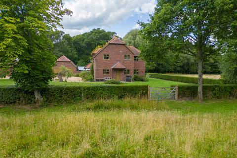 5 bedroom detached house to rent, Arters Lawn, Longdown, New Forest