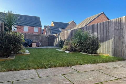 2 bedroom semi-detached house to rent, Woodpecker Close, Nottingham NG2