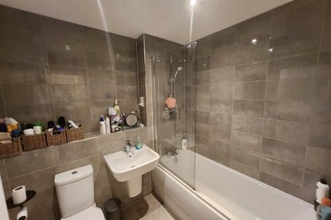 2 bedroom semi-detached house to rent, Woodpecker Close, Nottingham NG2