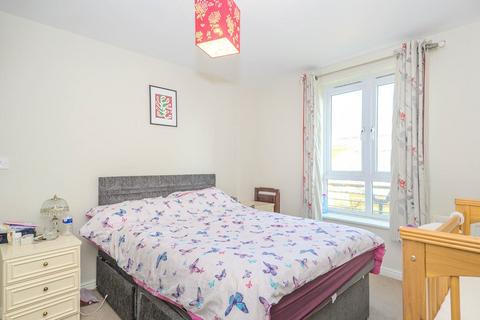 2 bedroom flat to rent, 136 Felixstowe Road, London SE2