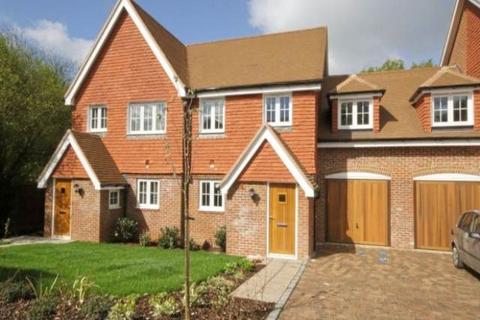 3 bedroom terraced house to rent, Willow Mews, Platt, Sevenoaks