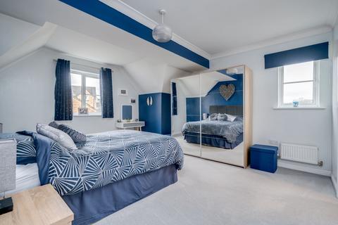 30 Arnhem Close, Gilstead, Bingley, BD16 3JX