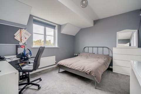 30 Arnhem Close, Gilstead, Bingley, BD16 3JX