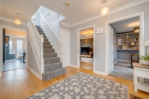 30 Arnhem Close, Gilstead, Bingley, BD16 3JX