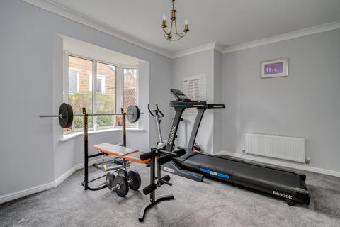 30 Arnhem Close, Gilstead, Bingley, BD16 3JX