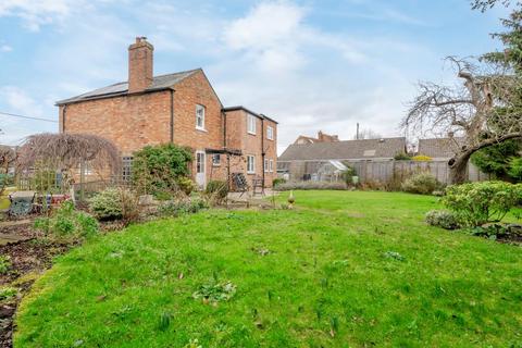 5 bedroom detached house for sale, Oakley Village,  Buckinghamshire,  HP18