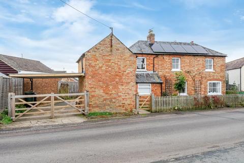 5 bedroom detached house for sale, Oakley Village,  Buckinghamshire,  HP18