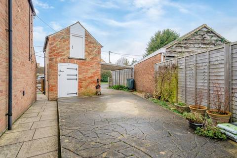 5 bedroom detached house for sale, Oakley Village,  Buckinghamshire,  HP18