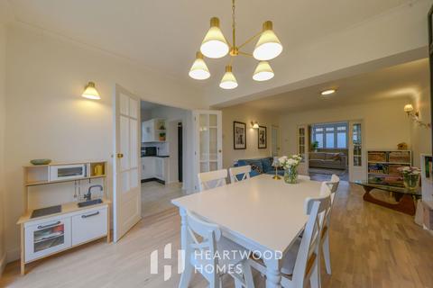 14 Central Drive, St Albans, AL4 0UR
