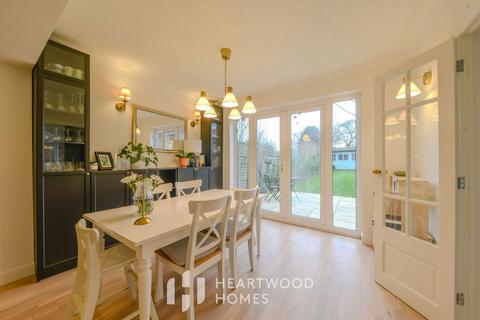 14 Central Drive, St Albans, AL4 0UR