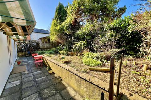 2 bedroom flat for sale, Freshwater Bay, Isle of Wight