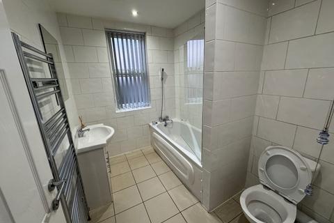 2 bedroom flat to rent, Tuttle Hill, Nuneaton