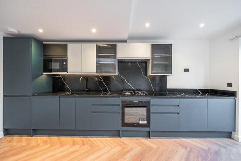 4 bedroom apartment to rent, Earlsfield Road London SW18