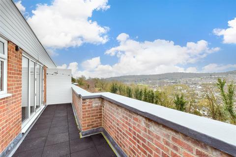 2 bedroom flat for sale, London Road, River, Kent