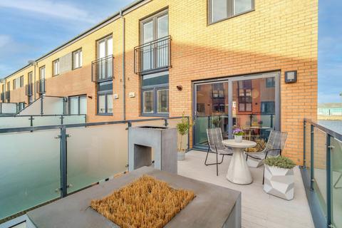 18 Stevedore Place, Edinburgh, EH6 7BF