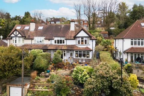 10 Cliff End, Purley, CR8 1BN
