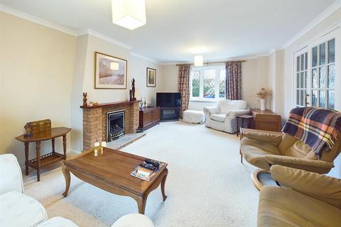 16 Armada Close, Churchdown, Gloucester, GL3 1ND