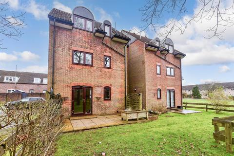 1 bedroom ground floor flat for sale, Killicks, Cranleigh, Surrey