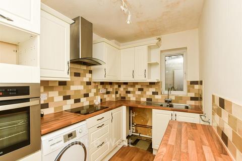 1 bedroom ground floor flat for sale, Killicks, Cranleigh GU6
