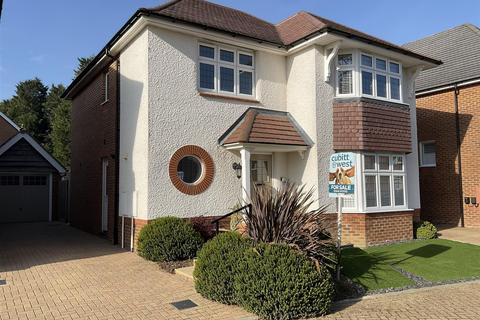 3 bedroom detached house for sale, Coniston Avenue, Haywards Heath, West Sussex