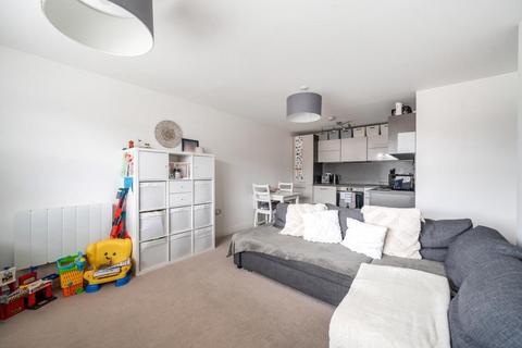 2 bedroom flat for sale, Wokingham,  Berkshire,  RG41