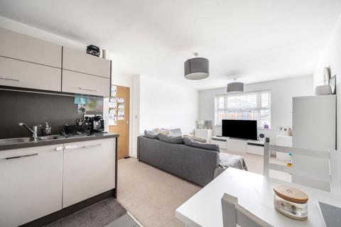 2 bedroom flat for sale, Wokingham,  Berkshire,  RG41