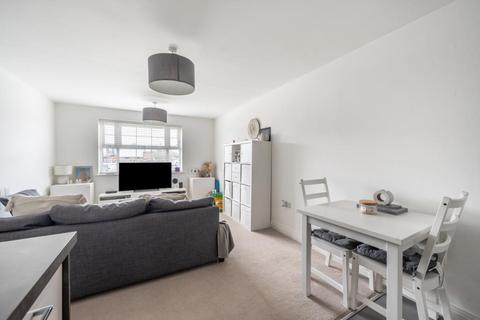 2 bedroom flat for sale, Wokingham,  Berkshire,  RG41