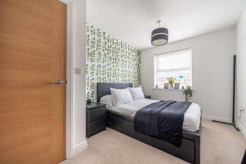 2 bedroom flat for sale, Wokingham,  Berkshire,  RG41