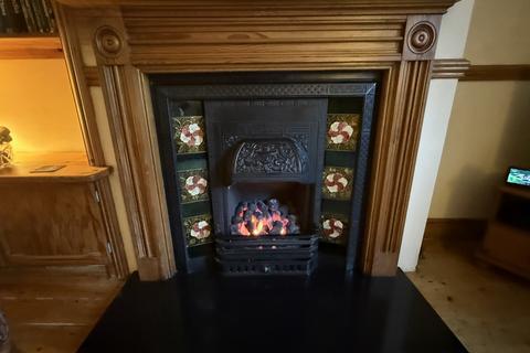 3 bedroom terraced house for sale, Gloucester Road, Thornbury, BS35