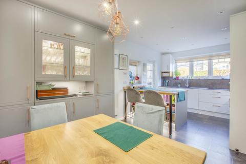 23 Highmoor, Amersham, HP7 9BU