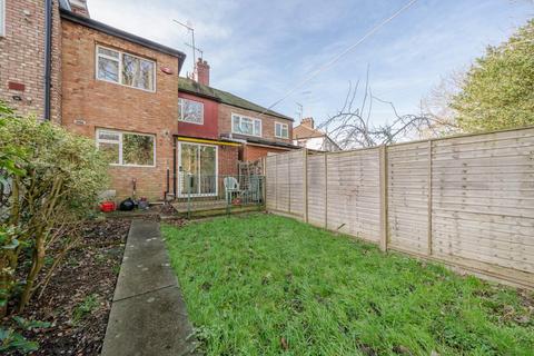 3 bedroom terraced house for sale, Cleveley Crescent, Ealing