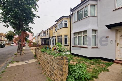 Studio to rent, Westbury Road, Southend-On-Sea SS2