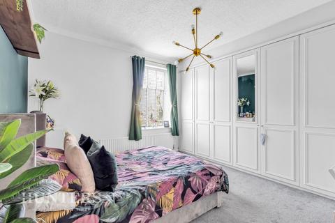 68 Fraser Street, Shaw, Oldham, OL2 7SD