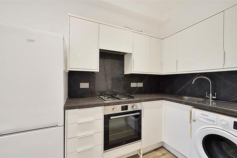 2 bedroom flat to rent, Madeira Road, SW16