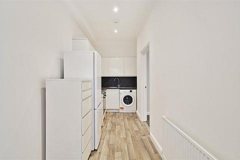 2 bedroom flat to rent, Madeira Road, SW16