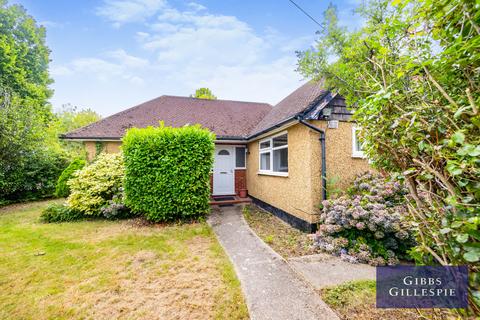 2 bedroom bungalow to rent, Woodford Crescent, Pinner