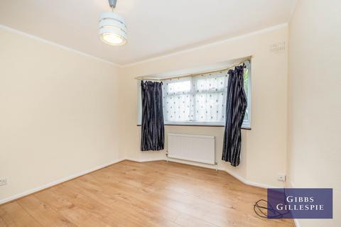 2 bedroom bungalow to rent, Woodford Crescent, Pinner