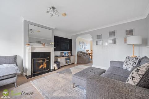 8 Carrington Crescent, Tadley, RG26 4XE
