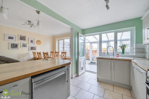 8 Carrington Crescent, Tadley, RG26 4XE