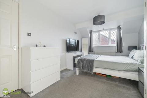 8 Carrington Crescent, Tadley, RG26 4XE